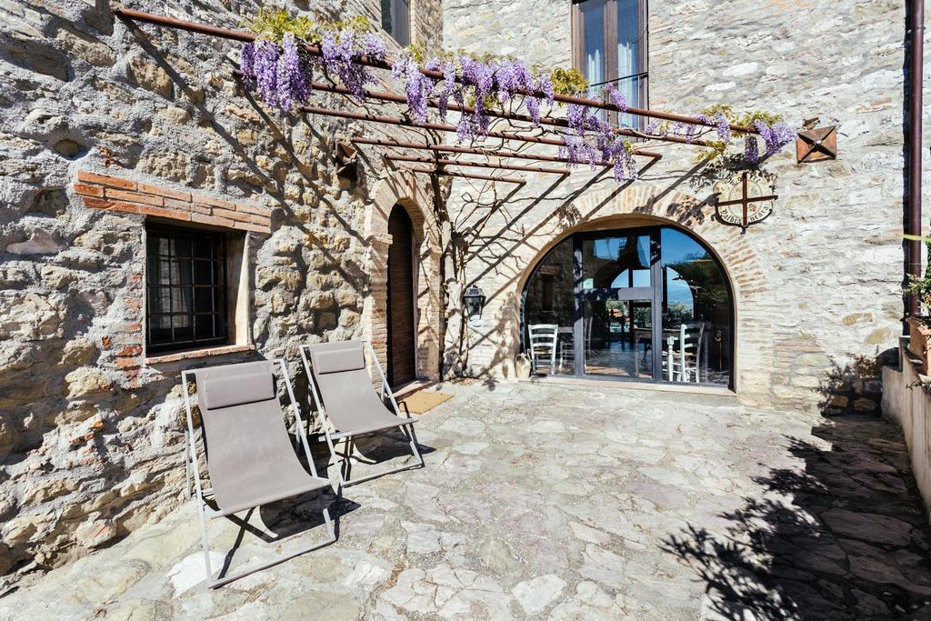 Gasthaus Torre Valbiancara Montebagnolo Exterior foto